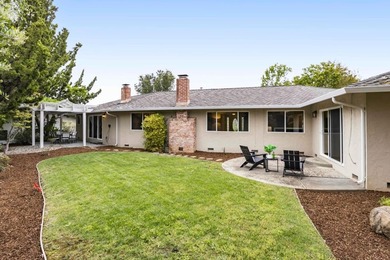 Set on a peaceful cul-de-sac, this inviting home pairs beautiful - photo 21