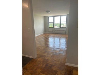 Beautiful 1 bedroom apt all renovated with - photo 2