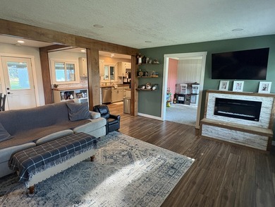 Welcome home! This beautifully updated and renovated 3 bedroom - photo 15