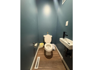 Welcome home! This beautifully updated and renovated 3 bedroom - photo 22
