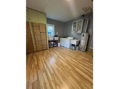 Welcome home! This beautifully updated and renovated 3 bedroom - photo 24