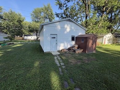 Welcome home! This beautifully updated and renovated 3 bedroom - photo 31