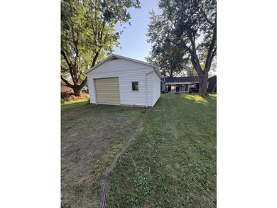 Welcome home! This beautifully updated and renovated 3 bedroom - photo 32