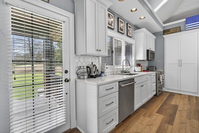 Lakefront Villa with Max Dock in Cuscowilla. Enjoy spectacular - photo 10