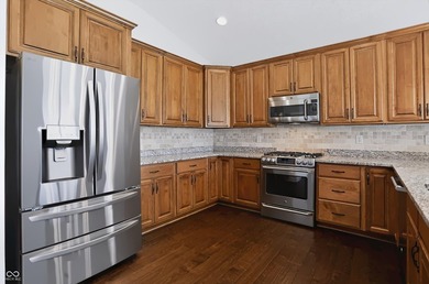 Welcome to this beautifully crafted, all-brick ranch-style home - photo 18