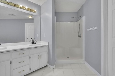 This 6 bedroom, 3 bathroom home offers of comfortable living - photo 26