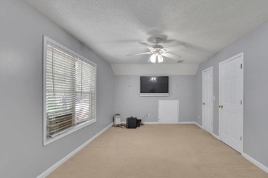 This 6 bedroom, 3 bathroom home offers of comfortable living - photo 32