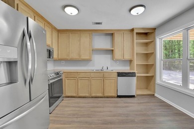 This 6 bedroom, 3 bathroom home offers of comfortable living - photo 38