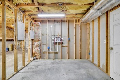This 6 bedroom, 3 bathroom home offers of comfortable living - photo 40