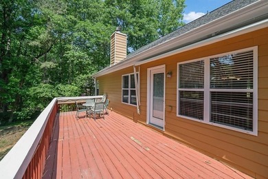 This 6 bedroom, 3 bathroom home offers of comfortable living - photo 42