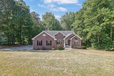This 6 bedroom, 3 bathroom home offers of comfortable living - photo 49