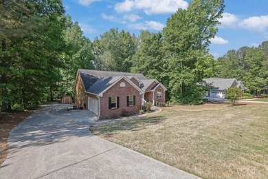 This 6 bedroom, 3 bathroom home offers of comfortable living - photo 50