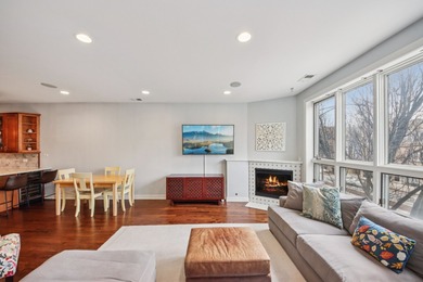 Beautiful Lakeview 3 bedroom, 2 bathroom condo in Blaine School