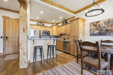 This top-floor Palisades condominium features stunning views of - photo 11