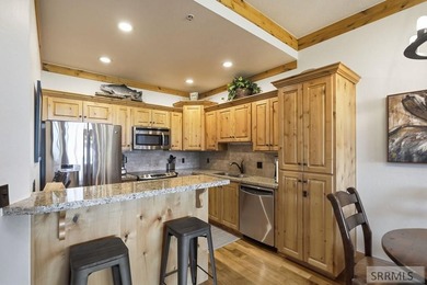 This top-floor Palisades condominium features stunning views of - photo 12