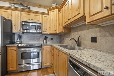 This top-floor Palisades condominium features stunning views of - photo 13