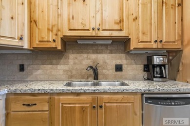 This top-floor Palisades condominium features stunning views of - photo 14