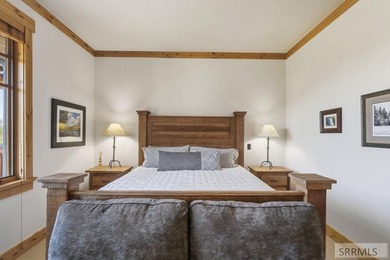 This top-floor Palisades condominium features stunning views of - photo 16