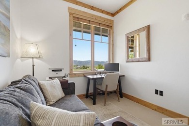 This top-floor Palisades condominium features stunning views of - photo 19