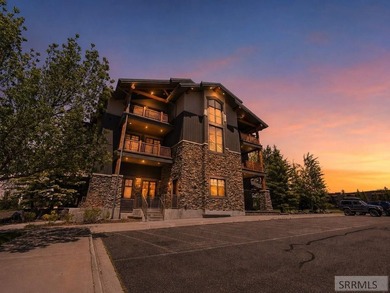 This top-floor Palisades condominium features stunning views of - photo 25