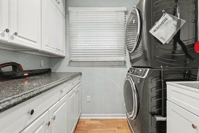 YOU FOUND THE ONE!!! Magnificent 3-bedroom, 3.5 bath brick home - photo 34