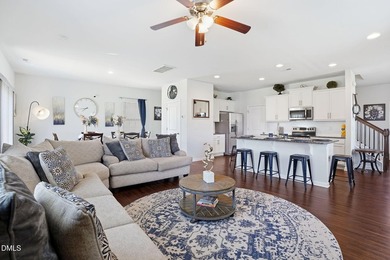 Welcome to this beautifully designed 4-bedroom, 2.5-bathroom - photo 10