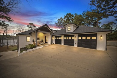 Welcome to this stunning lakefront home in the gated community - photo 5