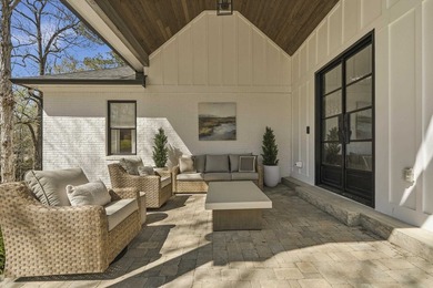 Welcome to this stunning lakefront home in the gated community - photo 6