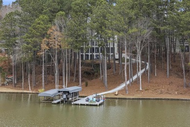 Welcome to this exceptional lakefront retreat in sought-after - photo 2