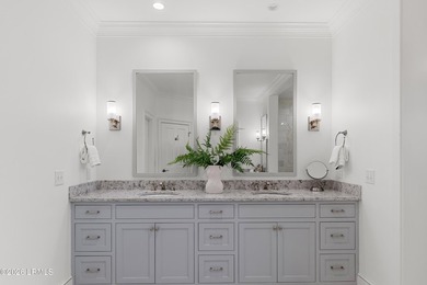 Welcome to this exceptional custom-built 4-bedroom, 3.5-bath - photo 24