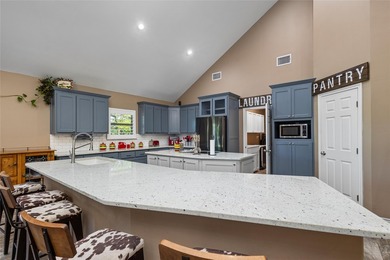 Live the lake lifestyle you've always dreamed of with this - photo 10