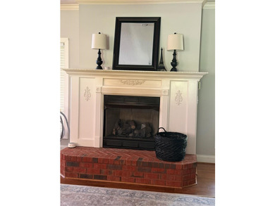 LOCATION, LOCATION, LOCATION! Highly desirable, friendly - photo 12