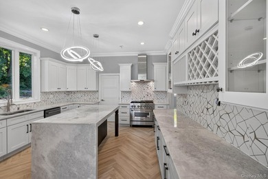 Video & Pictures: Welcome to 25 Maple Grove Street, a stunning - photo 21