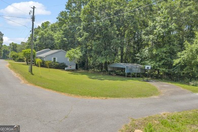 Charming 3-bedroom, 2.5-bath ranch home situated on a spacious 1 - photo 3
