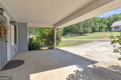 Charming 3-bedroom, 2.5-bath ranch home situated on a spacious 1 - photo 6