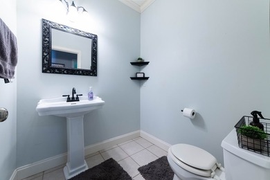 LOCATION, LOCATION, LOCATION! Highly desirable, friendly - photo 38