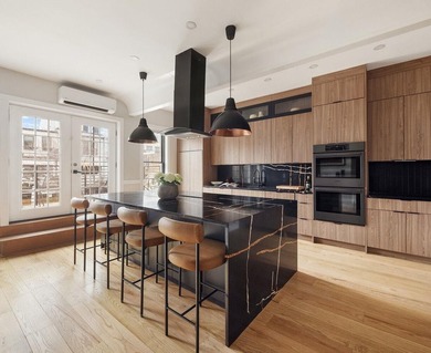 Welcome to this contemporary 19 x 50 ft Two-family townhouse - photo 1