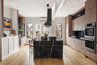 Welcome to this contemporary 19 x 50 ft Two-family townhouse - photo 2