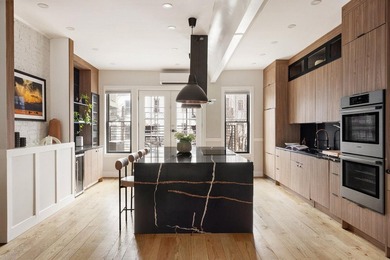 Welcome to this contemporary 19 x 50 ft Two-family townhouse - photo 3