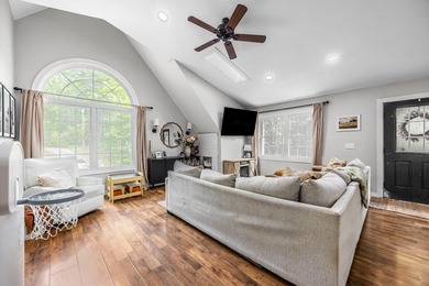 *CHARMING CARRIAGE LIVING* Welcome to this contemporary carriage - photo 15