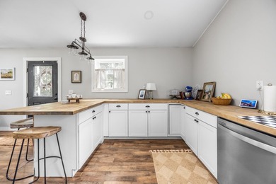 *CHARMING CARRIAGE LIVING* Welcome to this contemporary carriage - photo 18