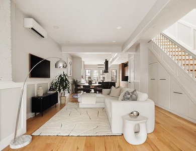Welcome to this contemporary 19 x 50 ft Two-family townhouse - photo 10