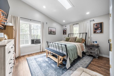 *CHARMING CARRIAGE LIVING* Welcome to this contemporary carriage - photo 21