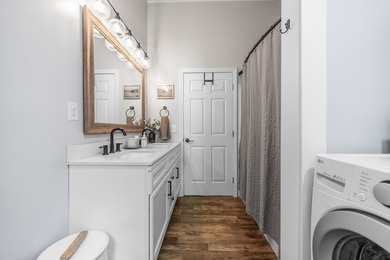 *CHARMING CARRIAGE LIVING* Welcome to this contemporary carriage - photo 23