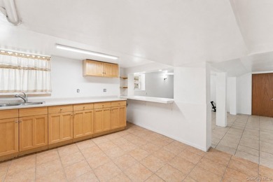 Opportunity knocks in the Pelham Bay section of the Bronx! This - photo 24
