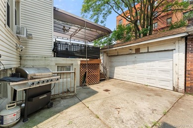 Opportunity knocks in the Pelham Bay section of the Bronx! This - photo 30