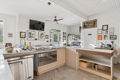 An extraordinary opportunity to own a truly distinctive - photo 5