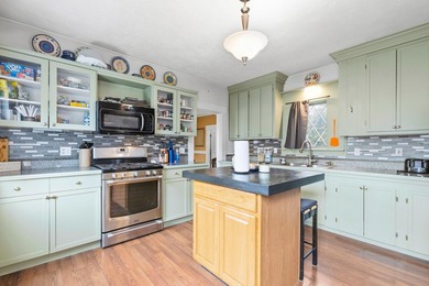 Spacious New Englander offering the perfect blend of classic - photo 9