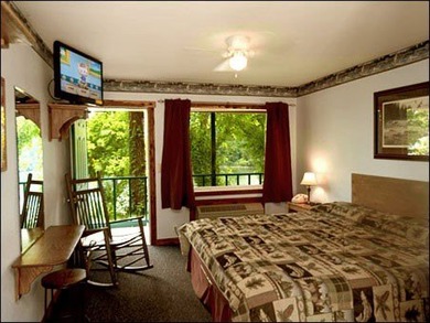 Resort located on renowned trout fishing White River in the - photo 13
