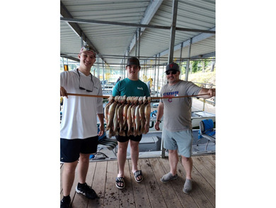 Resort located on renowned trout fishing White River in the - photo 15